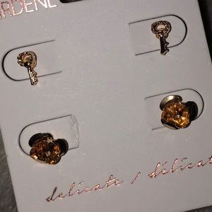 3 pairs of brand new earrings, Flowers, keys, pearls